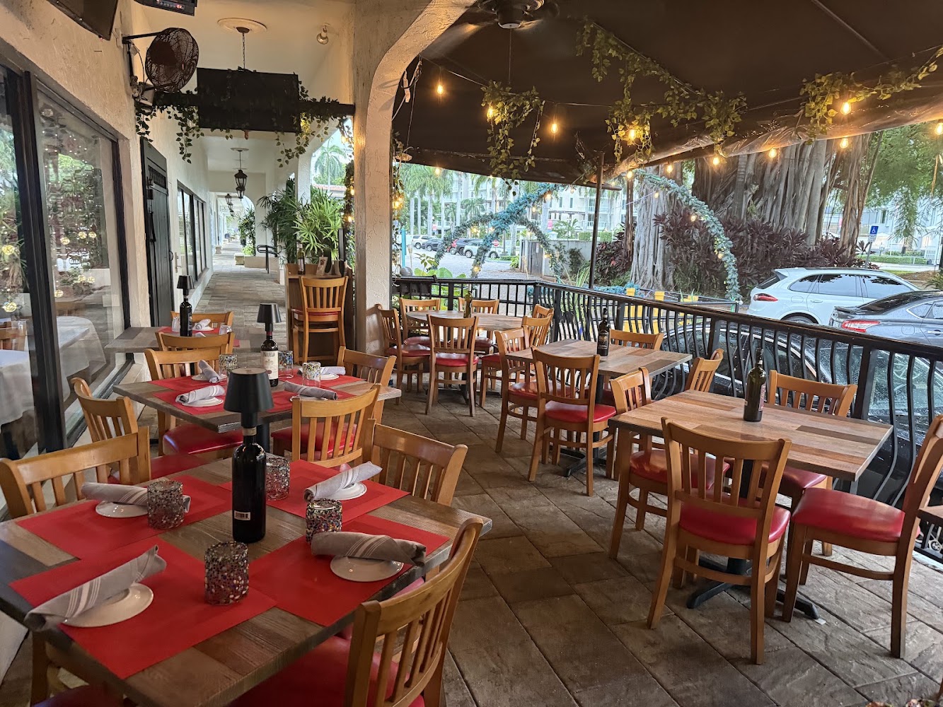 Le Sorelle Restaurant Downtown in Boca Raton, Florida